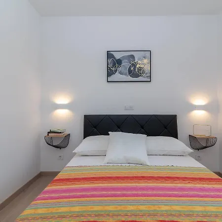 Apartman Lotos Apartment *